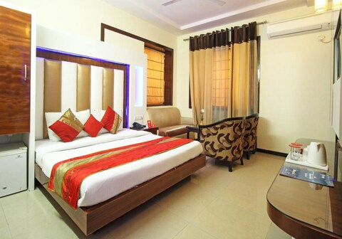 Hotel Lav Kush Deluxe