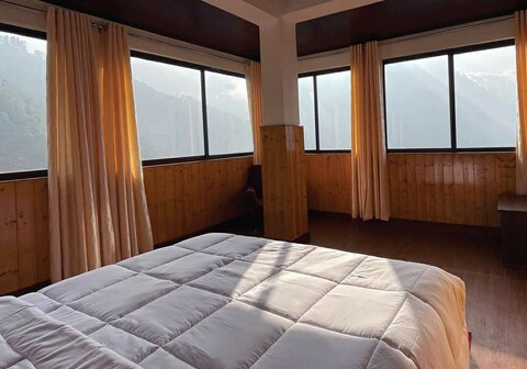 Russell Homestay || Free parking