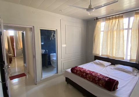 Parvata Droni Home Stay