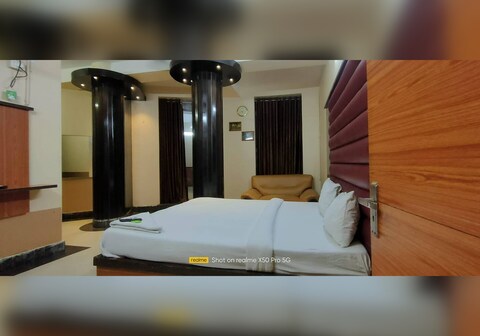 Dedicated Service Apartment With Pool Near Airport