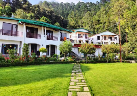 Rosemary Villa Peaceful 3BHK Stay by Homeyhuts