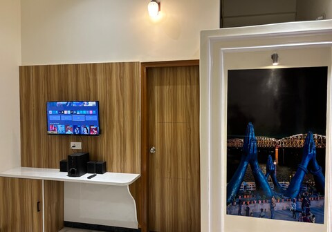 Raghav Vilas: Premium 2BHK Near Kashi Vishwanath