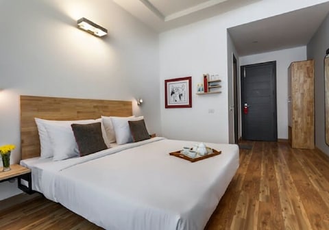 The Woods LUXE Homestay | Lake Facing