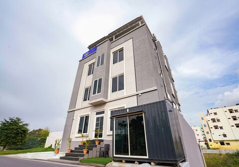 FabHotel Sree Laveeza