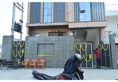 RAJ HOTEL