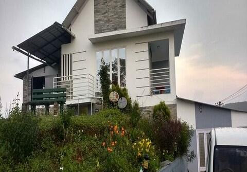 Sun N Lake View | Rooms & Balcony