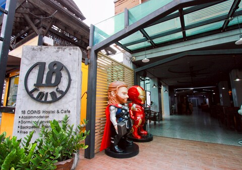 18 كوينز بدجيت هوتل