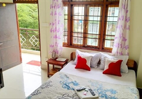 Hotel Pine Leaf | 100 M from MG Marg