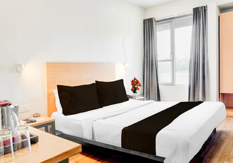 Super Townhouse MG Road Pune