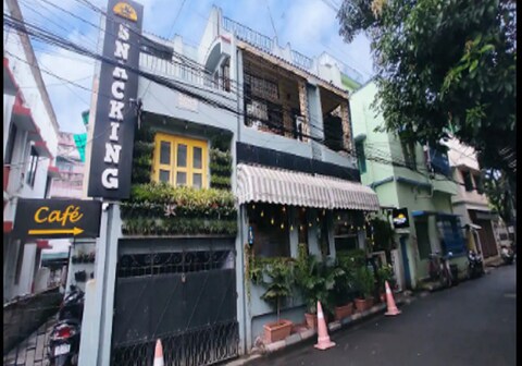 Spacious 3bhk House opposite to South City Mall