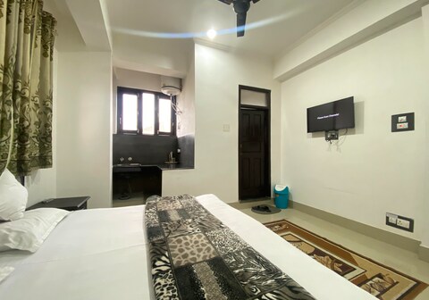 Hotel Royal Pamposh, Srinagar