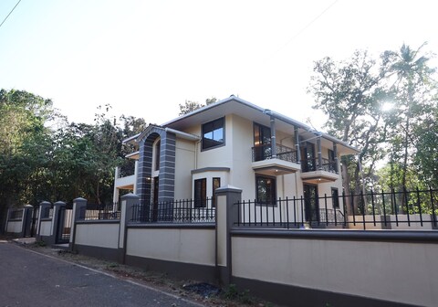 6BHK Palatial Ind Villa 12 min Drive To Beach