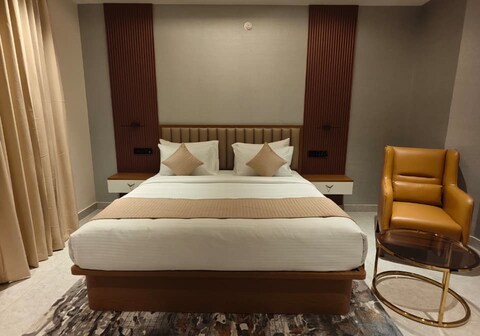 ROYAL ACE BOUTIQUE HOTEL - BHARTIYA CITY
