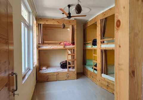 Solo Nari Backpackers Rishikesh