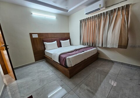 S & S Hometel Rooms