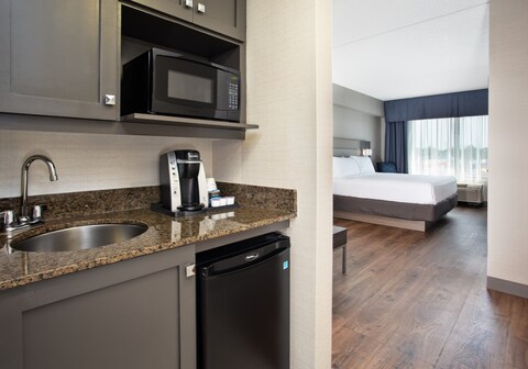 Holiday Inn Express & Suites Kingston Central