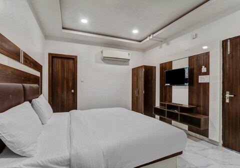 Collection O Yamuna Palace Near Gomti Riverfront Park