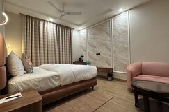 Sanguine, Varanasi Sanguine, Varanasi