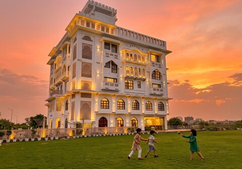 Hotel Shringar Mahal near Chaar Dham Vrindavan