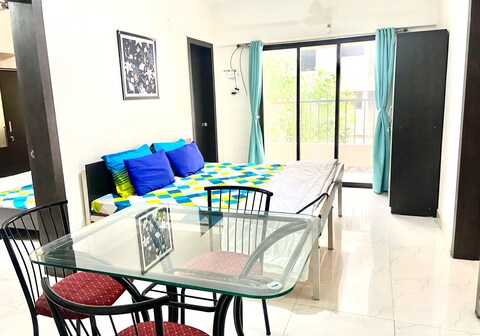 Peaceful 2 BHK Flat with Wi Fi Free Parking