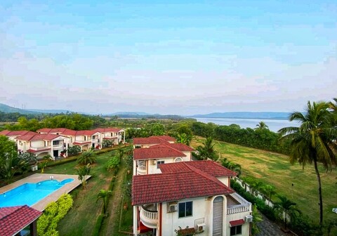 River-view Apartment | Pool & Restaurant