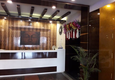 Hotel Minakshi International