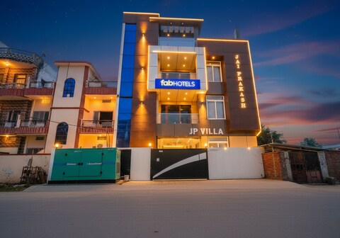 Fabhotel JP Villa Nr. Stadium