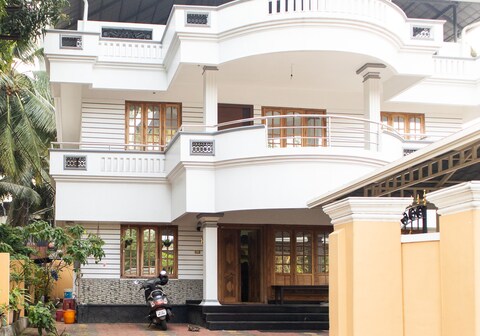 Jaalakam 4 BHK by Alchemy Homes