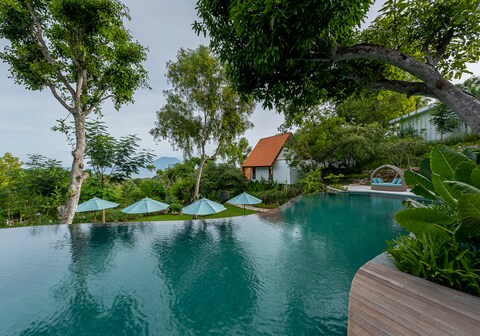 Deep Roots Dive & Yoga Resort