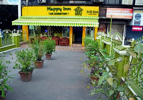 Happy Inn AC Dormitory