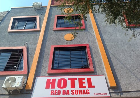 Hotel Red Ba Suhag