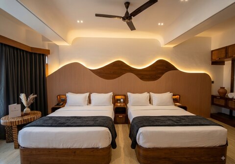 House of Lights, Solan