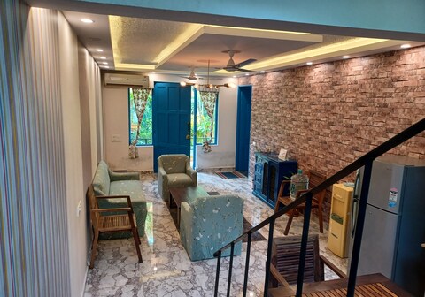 Cheerful 3bhk villa near the beach