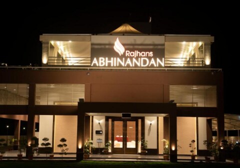Hotel Rajhans Abhinandan