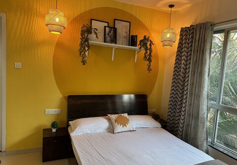 Sunflower Pvt Studio Room in Koregaon Park | AC Wifi Smart TV