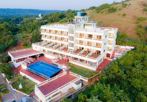 SPARV Aulakhs Resort