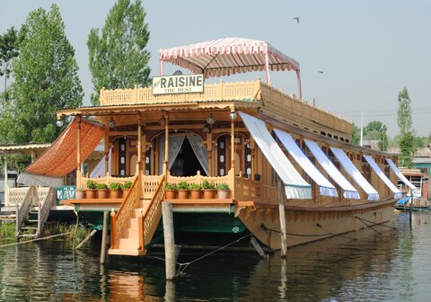 Houseboat New Raisine