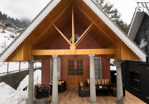 StayVista at Frozen Fall @ Dewdrop Cottages