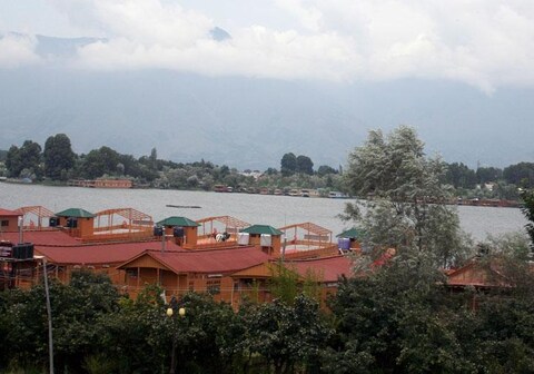 Wangnoo Sheraton Houseboat