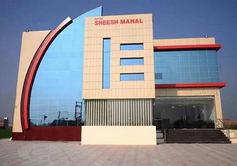 Sheesh Mahal Hotel & Restaurant
