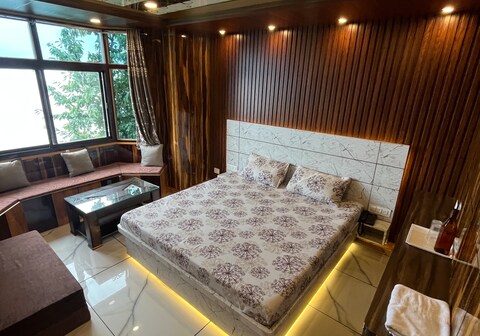 Amar Homestay | Restaurant