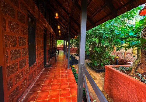 Greens Tree House and Wood House