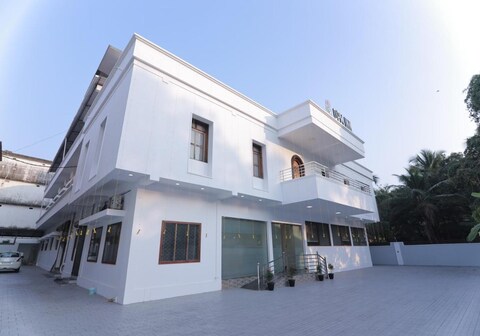Hotel OPM INN Payyannur