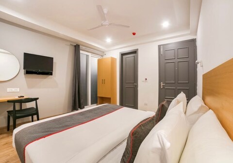 Collection O Kailash Enclave