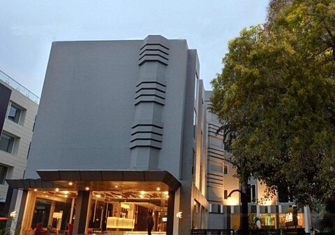 Arif Castles, Lucknow