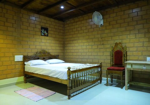 The Munroe Vibes Inn