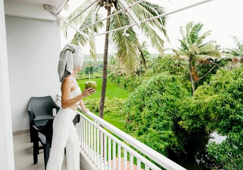 Fourteen Pods By the sea in Morjim