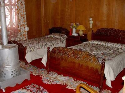 Batkusherton Houseboat