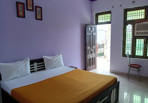 Varuna Palace | Near Mandir & Ghat's by GRB