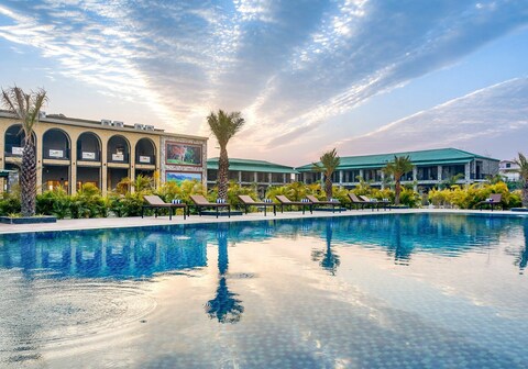 Corbett Elegant Retreat